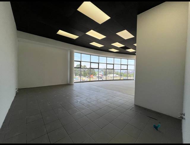 915M² WAREHOUSE TO LET IN LASER PARK